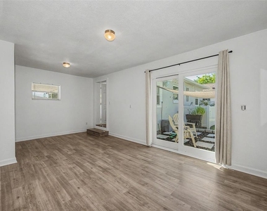 1001 Queen Street S - Photo Thumbnail 10