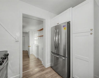 1001 Queen Street S - Photo Thumbnail 7