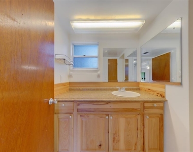 8301 Bardmoor Boulevard - Photo Thumbnail 11