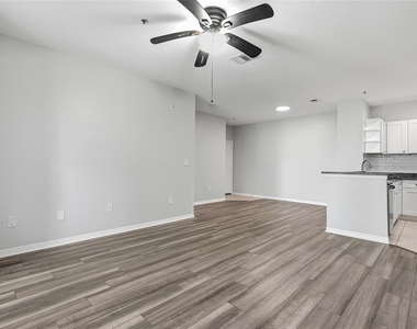 5511 Legacy Crescent Place - Photo Thumbnail 5