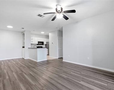 5511 Legacy Crescent Place - Photo Thumbnail 6