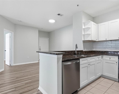 5511 Legacy Crescent Place - Photo Thumbnail 10