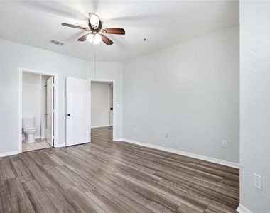 5511 Legacy Crescent Place - Photo Thumbnail 13