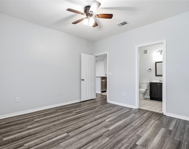 5511 Legacy Crescent Place - Photo Thumbnail 17