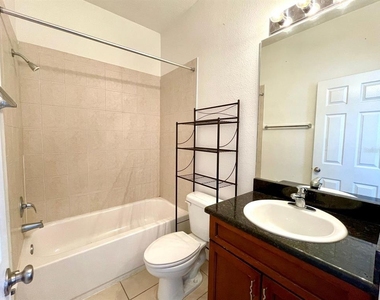 5721 Las Ventanas Drive - Photo Thumbnail 6