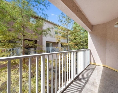 5721 Las Ventanas Drive - Photo Thumbnail 12