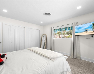 1019 Mandalay Avenue - Photo Thumbnail 19