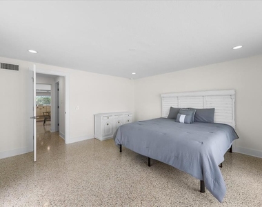 1019 Mandalay Avenue - Photo Thumbnail 31