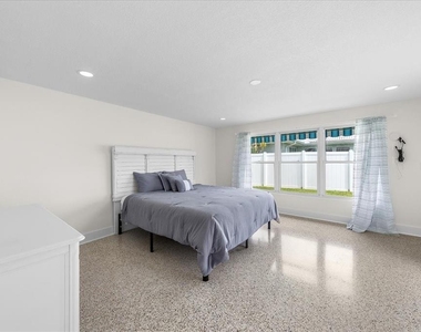 1019 Mandalay Avenue - Photo Thumbnail 30