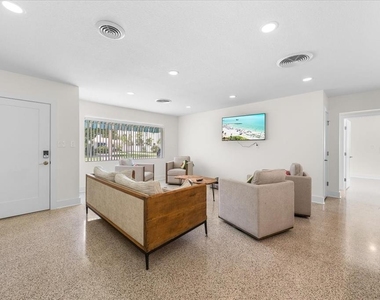 1019 Mandalay Avenue - Photo Thumbnail 6