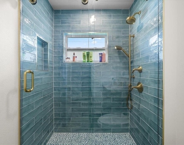 1019 Mandalay Avenue - Photo Thumbnail 24
