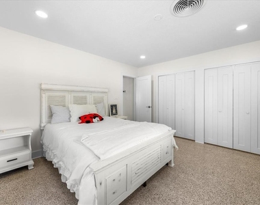 1019 Mandalay Avenue - Photo Thumbnail 18