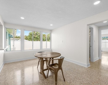 1019 Mandalay Avenue - Photo Thumbnail 16