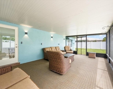 1019 Mandalay Avenue - Photo Thumbnail 34