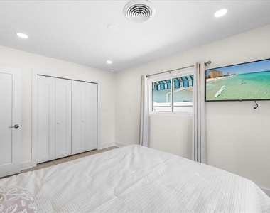 1019 Mandalay Avenue - Photo Thumbnail 22