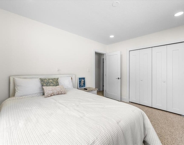 1019 Mandalay Avenue - Photo Thumbnail 21