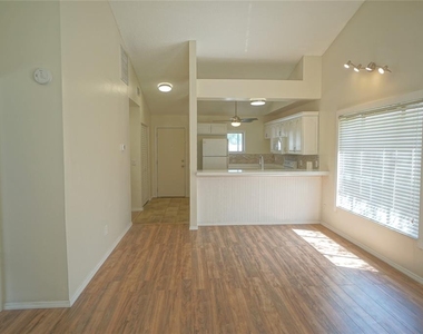 7802 Amberlea Court - Photo Thumbnail 5