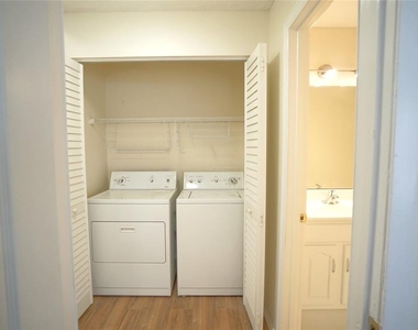 7802 Amberlea Court - Photo Thumbnail 22