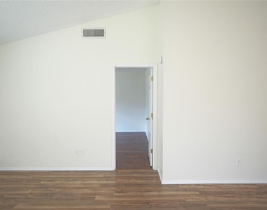 7802 Amberlea Court - Photo Thumbnail 26