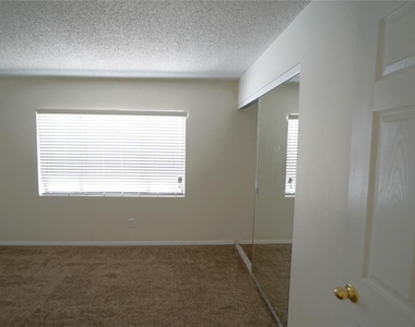 7802 Amberlea Court - Photo Thumbnail 13