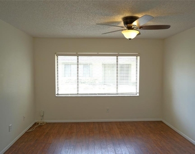 7802 Amberlea Court - Photo Thumbnail 11