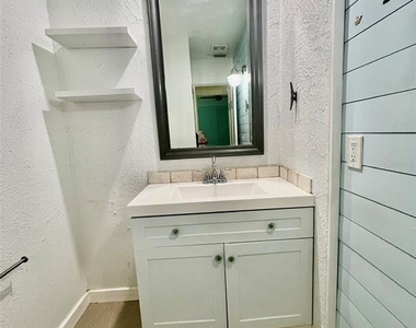 4801 S 14th Ave - Photo Thumbnail 8