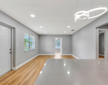 1712 3rd Avenue E - Photo Thumbnail 5