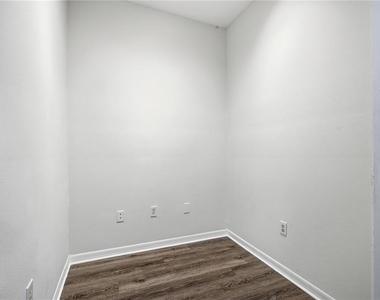 1910 E Palm Avenue - Photo Thumbnail 4
