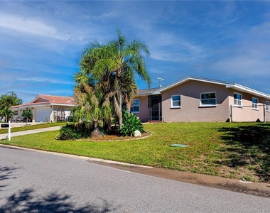 3747 Shady Bluffs Drive - Photo Thumbnail 4