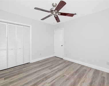 3747 Shady Bluffs Drive - Photo Thumbnail 31