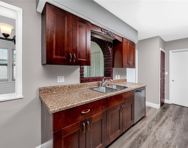 3747 Shady Bluffs Drive - Photo Thumbnail 12