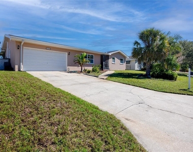 3747 Shady Bluffs Drive - Photo Thumbnail 3