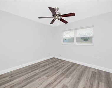 3747 Shady Bluffs Drive - Photo Thumbnail 30