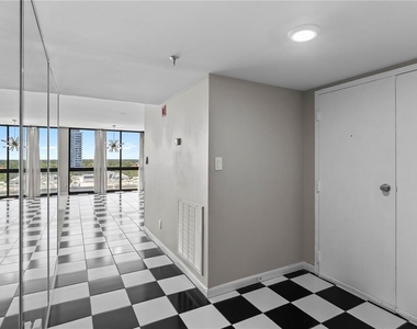 3301 Bayshore Boulevard - Photo Thumbnail 4