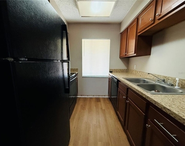 7525 Pitch Pine Circle - Photo Thumbnail 9