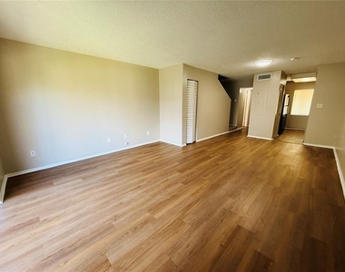7525 Pitch Pine Circle - Photo Thumbnail 3