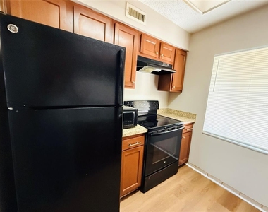 7525 Pitch Pine Circle - Photo Thumbnail 7
