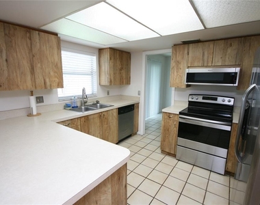 17839 Sunrise Drive - Photo Thumbnail 10