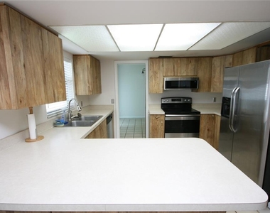 17839 Sunrise Drive - Photo Thumbnail 11