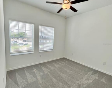 4704 Tuscan Loon Drive - Photo Thumbnail 9