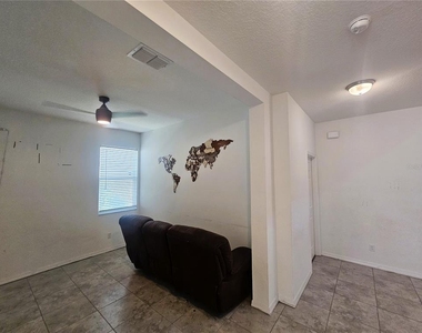 16073 Sonoma Grove Circle - Photo Thumbnail 5