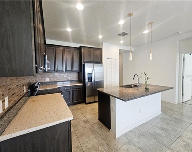 16073 Sonoma Grove Circle - Photo Thumbnail 8