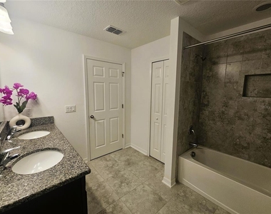 16073 Sonoma Grove Circle - Photo Thumbnail 28
