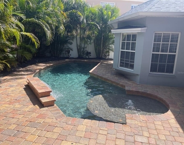 633 Bosphorous Avenue - Photo Thumbnail 21