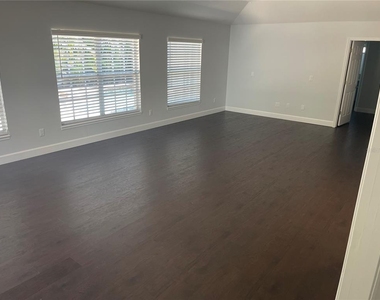 633 Bosphorous Avenue - Photo Thumbnail 9