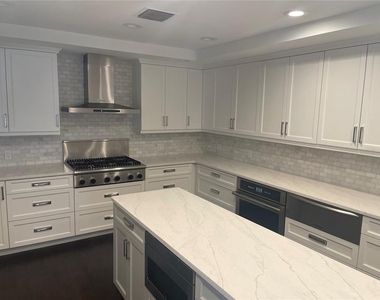 633 Bosphorous Avenue - Photo Thumbnail 6