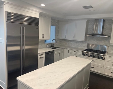 633 Bosphorous Avenue - Photo Thumbnail 8
