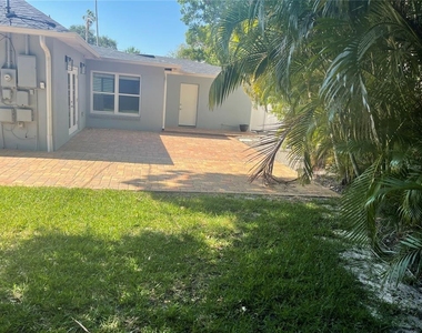 633 Bosphorous Avenue - Photo Thumbnail 24