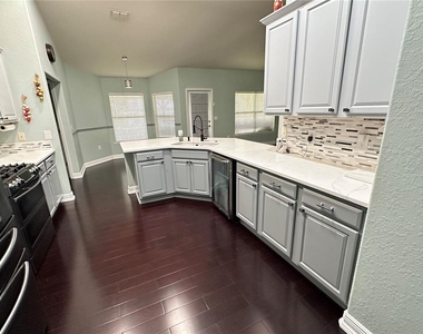 1555 Blue Sky Boulevard - Photo Thumbnail 10