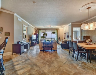 470 Mandalay Avenue - Photo Thumbnail 12